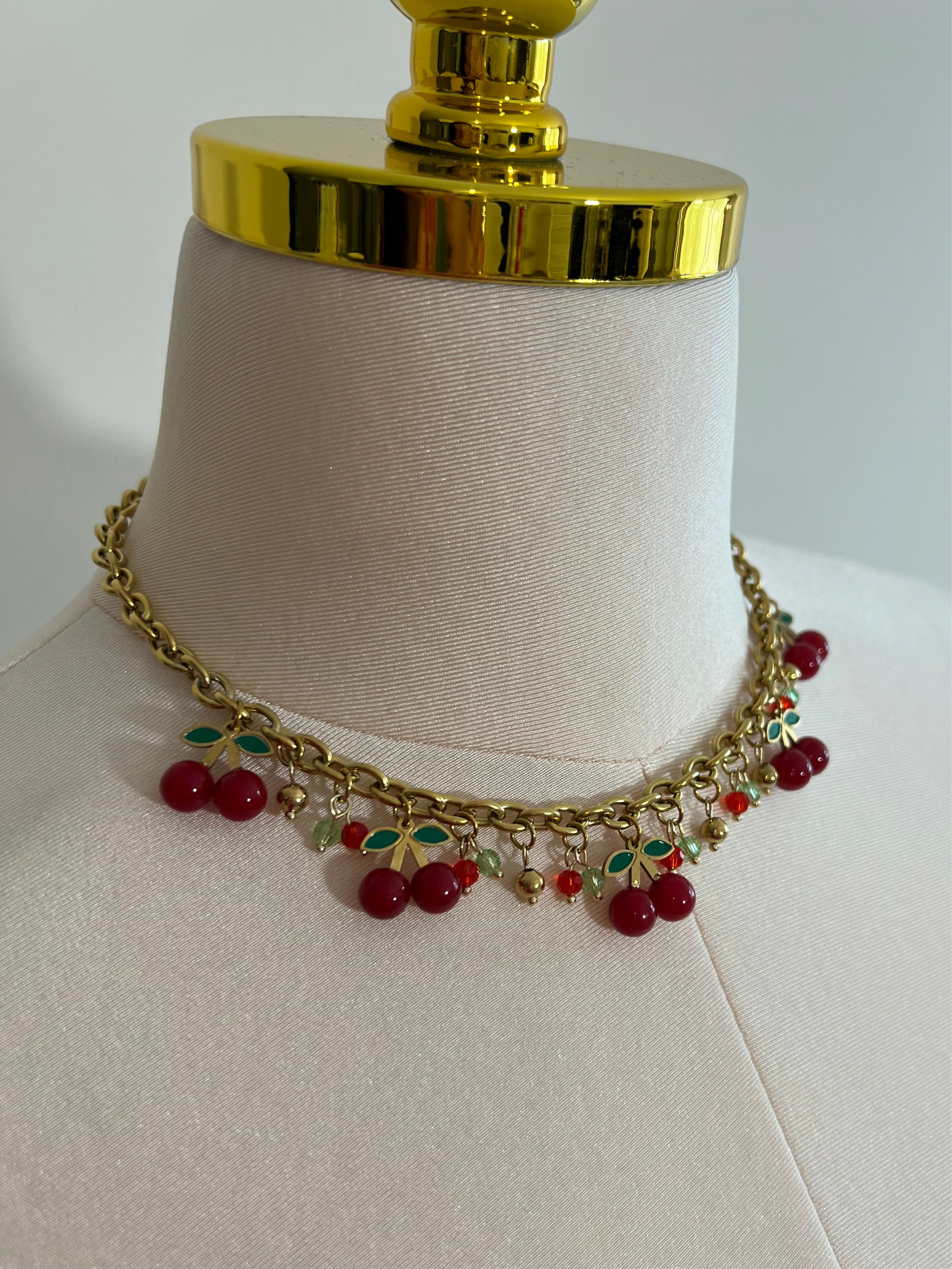 Collier cherry